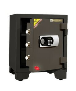 כספת הכוללת מערכת נעילה דיגיטלית מפתח חירום ידית מדף ומגירה METLGUARD LB580