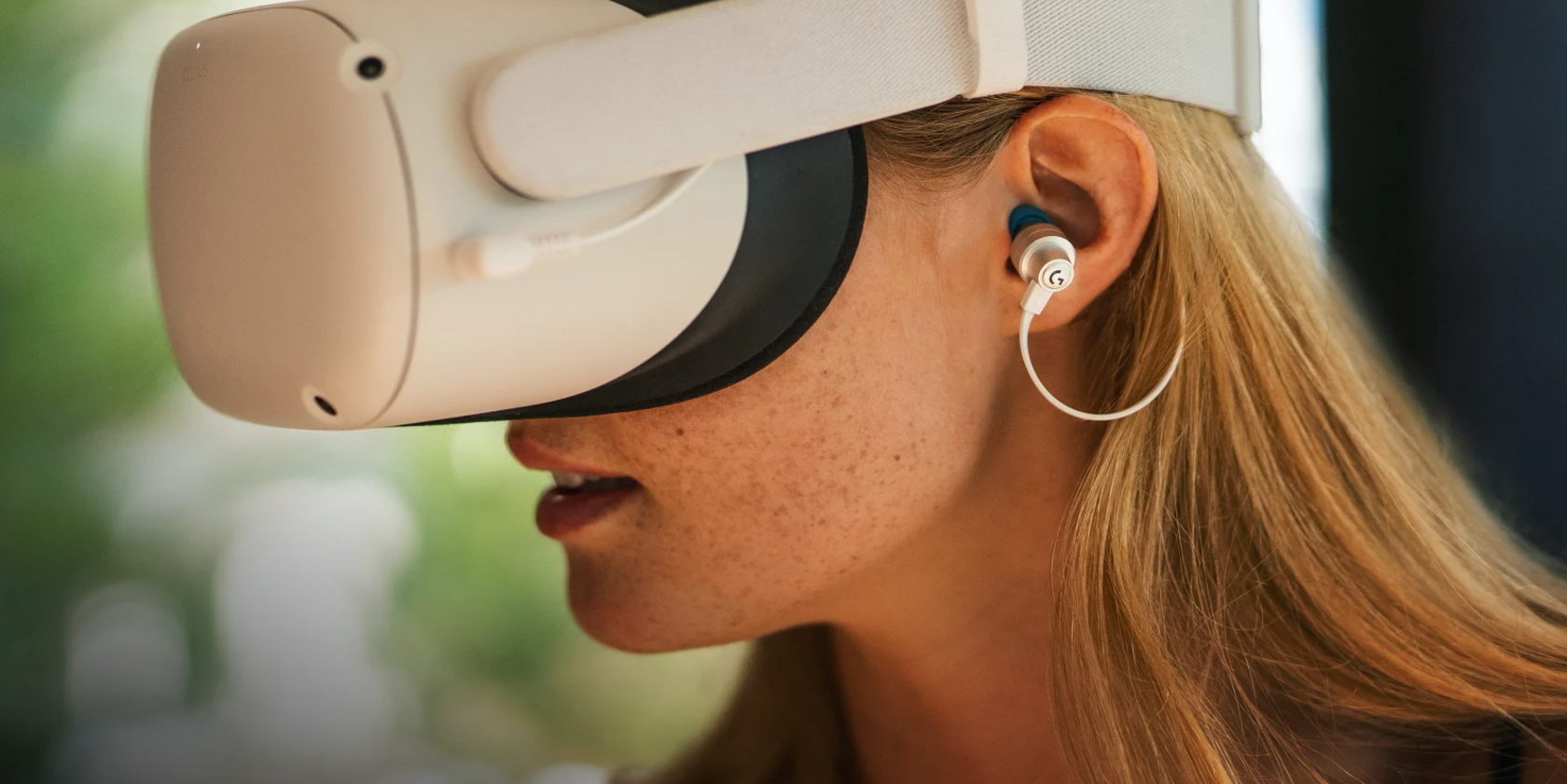 אוזניות תוך-אוזן מקצועיות כולל מיקרופון מובנה כבל AUX באורך 1.5 מטר Logitech | G333 VR