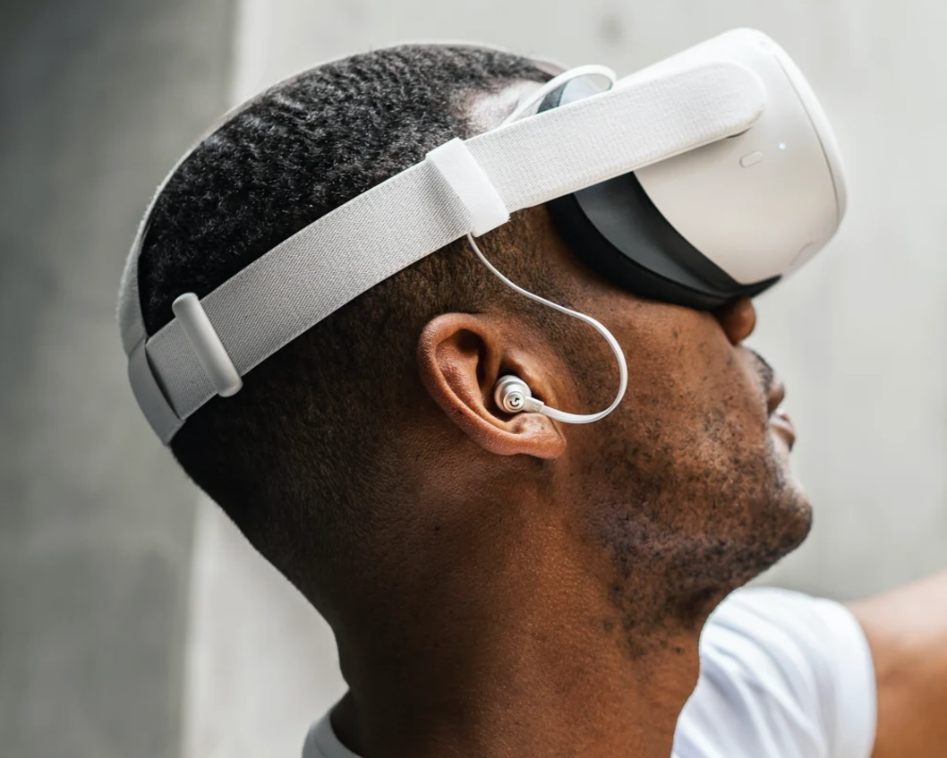 אוזניות תוך-אוזן מקצועיות כולל מיקרופון מובנה כבל AUX באורך 1.5 מטר Logitech | G333 VR