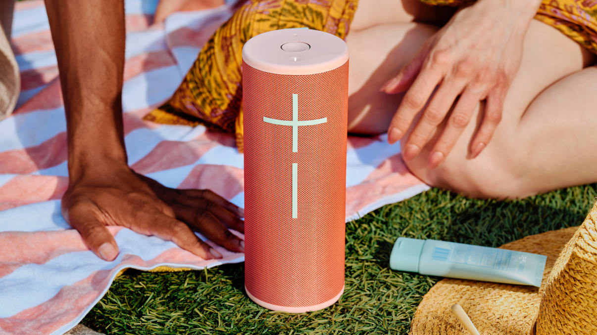 רמקול נייד 360° Sound עם חיבור בלוטוס עם טווח כ-45 מטר Logitech | MEGABOOM 4