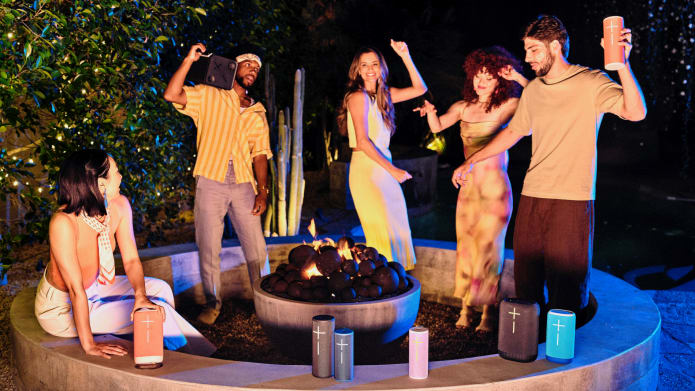 רמקול נייד 360° Sound עם חיבור בלוטוס עם טווח כ-45 מטר Logitech | MEGABOOM 4