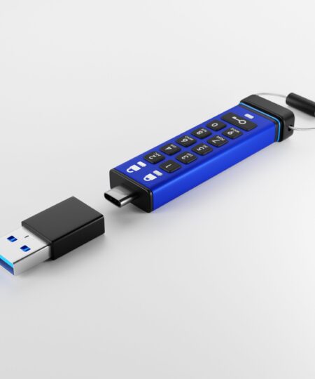 זיכרון נייד מוצפן חיבור USB3 Type-C מעוצב iStorage | 5060220254046 | IS-FL-DA3C-256-32 | datAshur PRO+C 256-bit 32GB